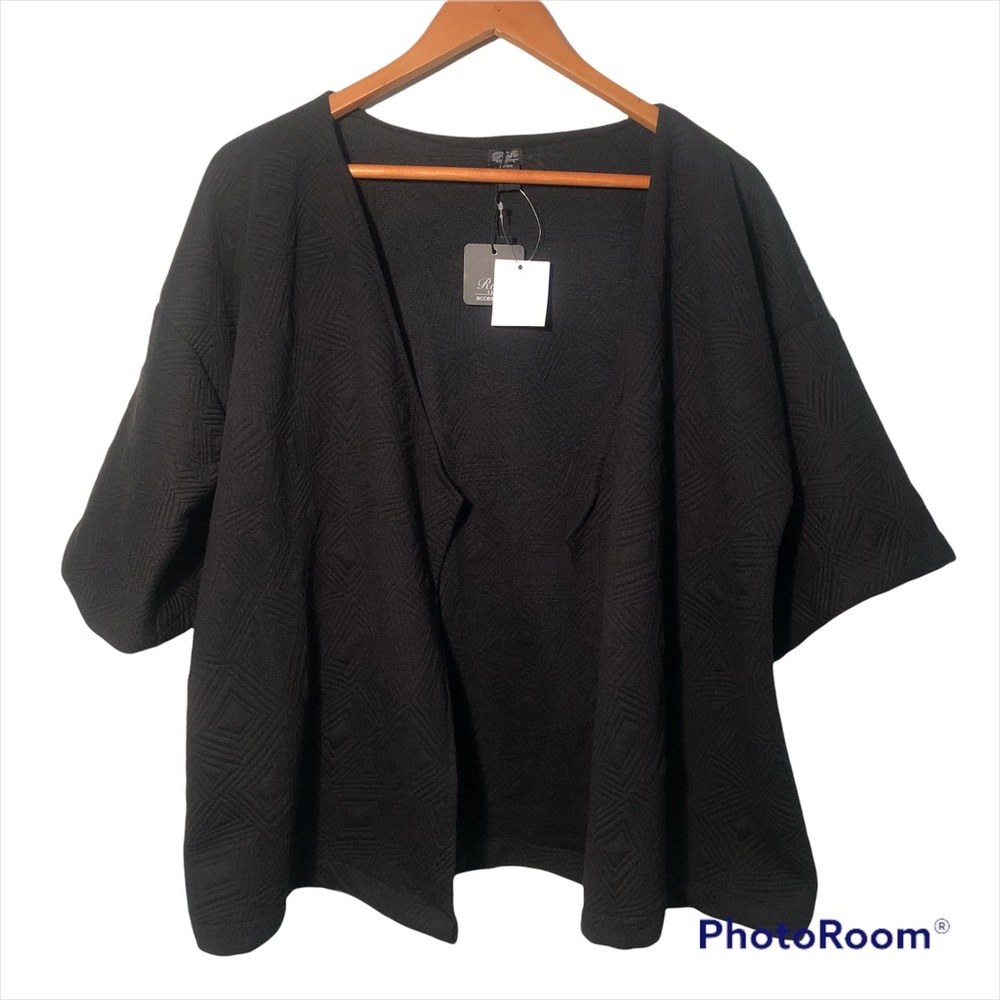 NWT Roffe Black Embossed Half Kimono Style Sleeve - Onesize